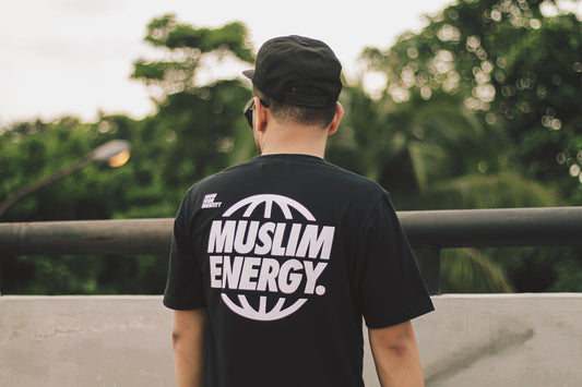 a man wearing a t - shirt that says muslim energy